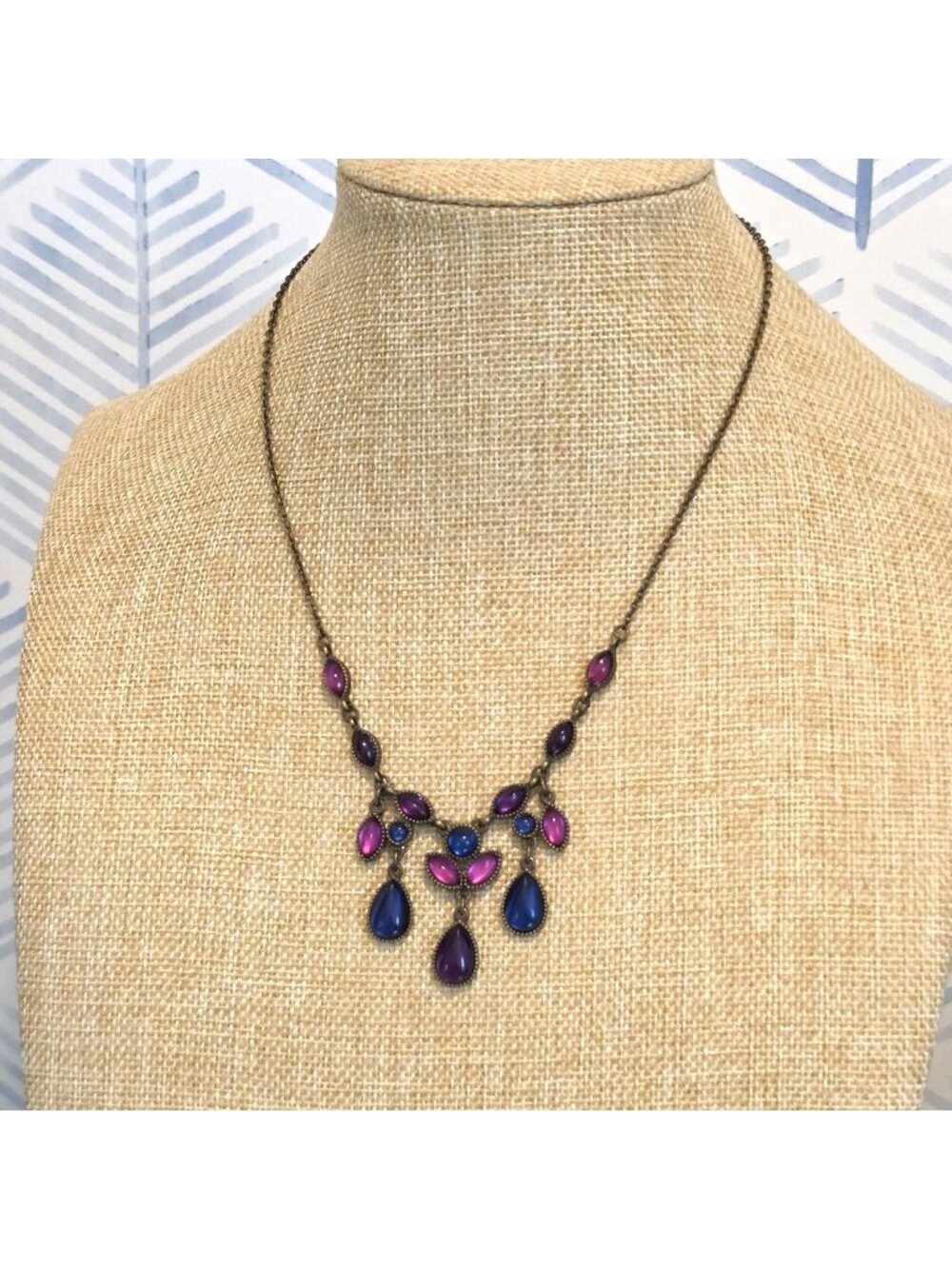 Avon SAQ Vintage Necklace Purple & Blue Dangling Cabochons 20" Chain